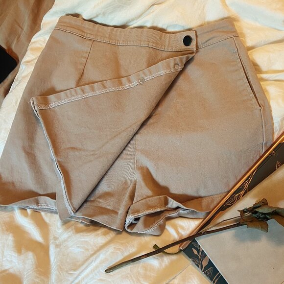 Beige Y2K Skirt-Shorts - Picture 2 of 2